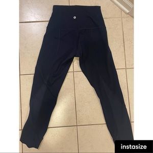 Wunder Under Scalloped Hem High-Rise Crop 23"